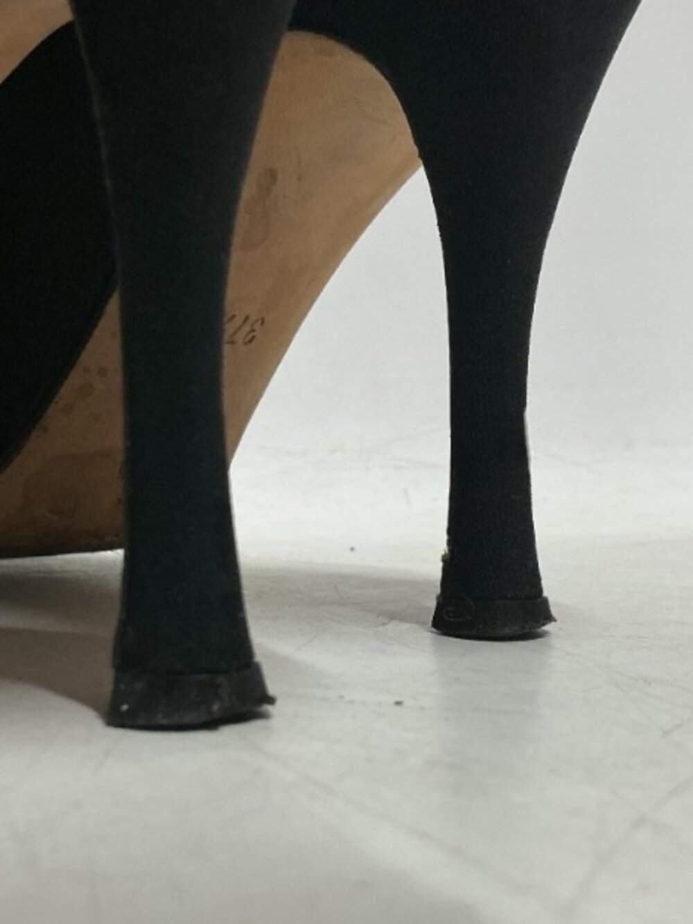 Authentic $1095 Manolo Blahnik Aria Black Open Toe Peep Shoes Heels Pumps US 7 - Picture 6 of 9